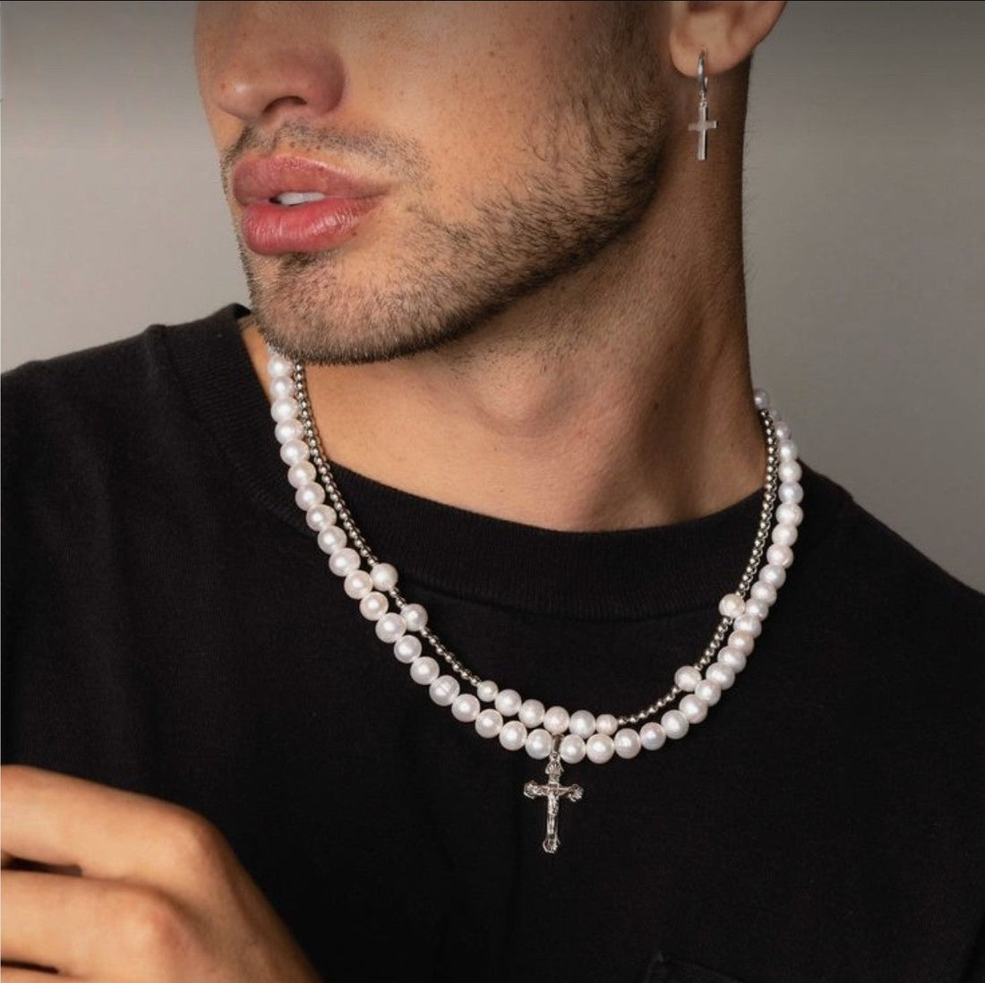 Our collection of assorted men's pearl necklaces offers a diverse range of designs,